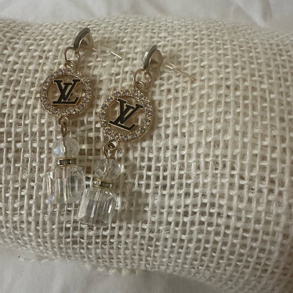 Louis Vuitton Earrings - Picture 5 of 5